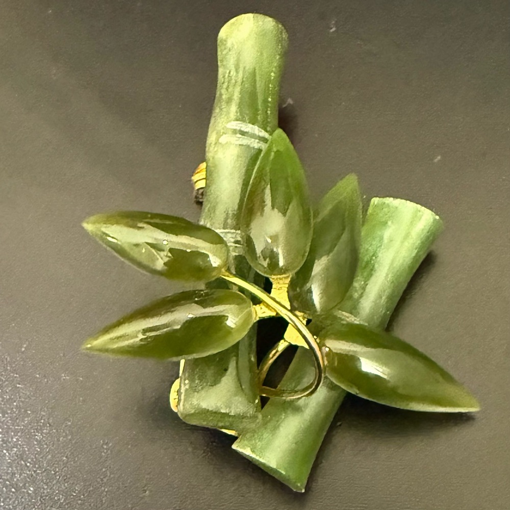 Vintage Unsigned Faux Jade Bamboo Branch Leaves Pin Brooch 10.9g
